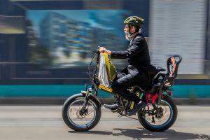 מהפכה בתחבורה - למה לוחית רישוי לאופניים חשמליים תשנה את פני התחבורה בעיר?